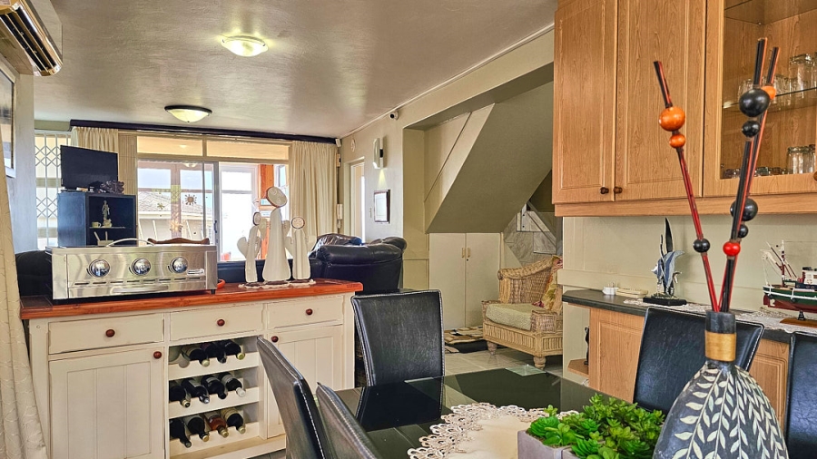 5 Bedroom Property for Sale in Manaba Beach KwaZulu-Natal