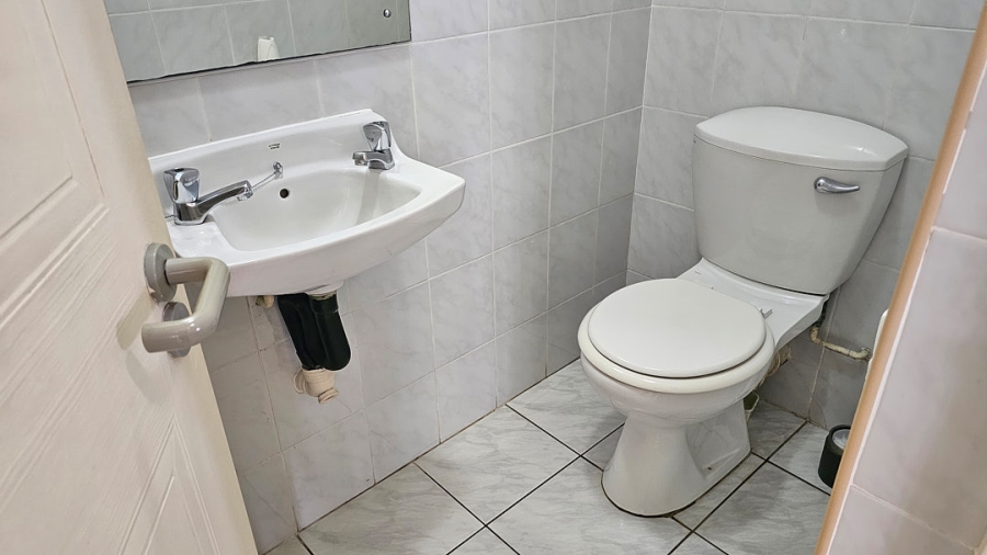 5 Bedroom Property for Sale in Manaba Beach KwaZulu-Natal
