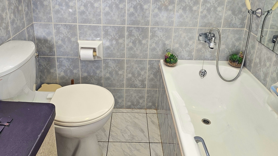 5 Bedroom Property for Sale in Manaba Beach KwaZulu-Natal