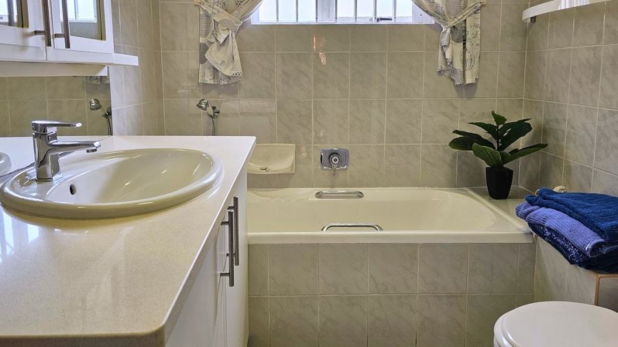 5 Bedroom Property for Sale in Manaba Beach KwaZulu-Natal