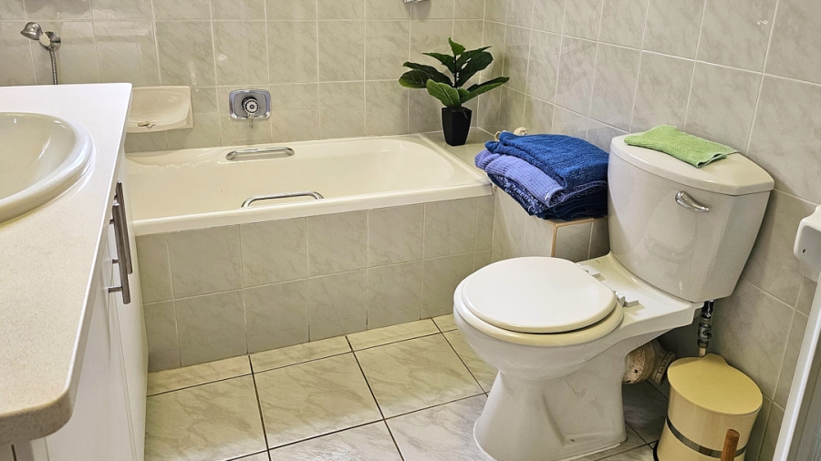 5 Bedroom Property for Sale in Manaba Beach KwaZulu-Natal