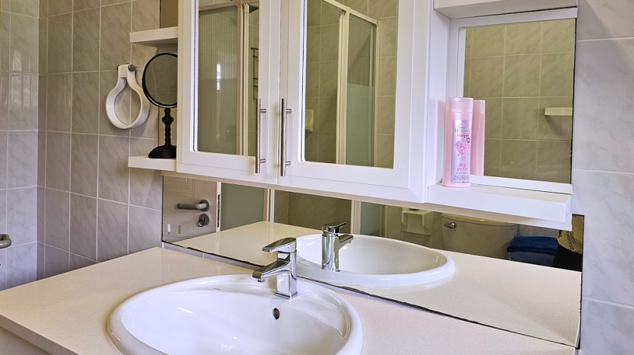 5 Bedroom Property for Sale in Manaba Beach KwaZulu-Natal