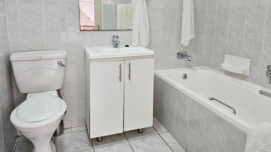 5 Bedroom Property for Sale in Manaba Beach KwaZulu-Natal