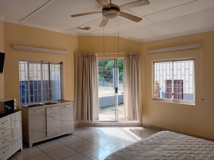 To Let 1 Bedroom Property for Rent in Southport KwaZulu-Natal
