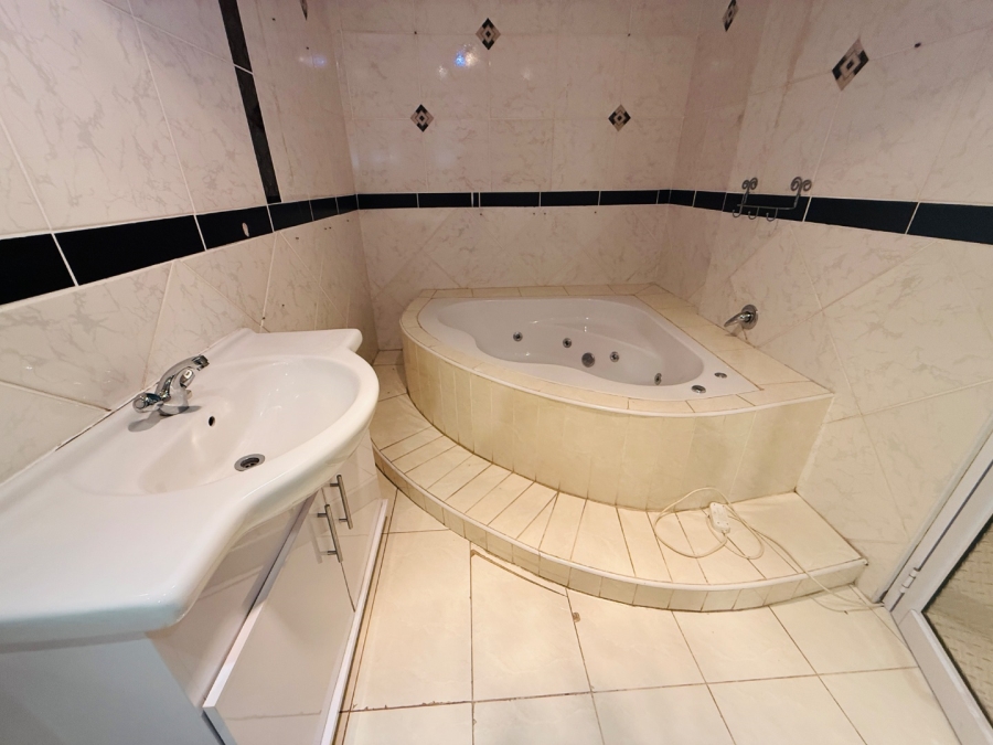 4 Bedroom Property for Sale in Scottsville KwaZulu-Natal