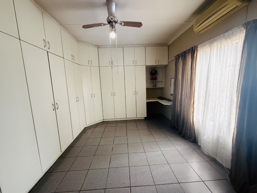 4 Bedroom Property for Sale in Scottsville KwaZulu-Natal