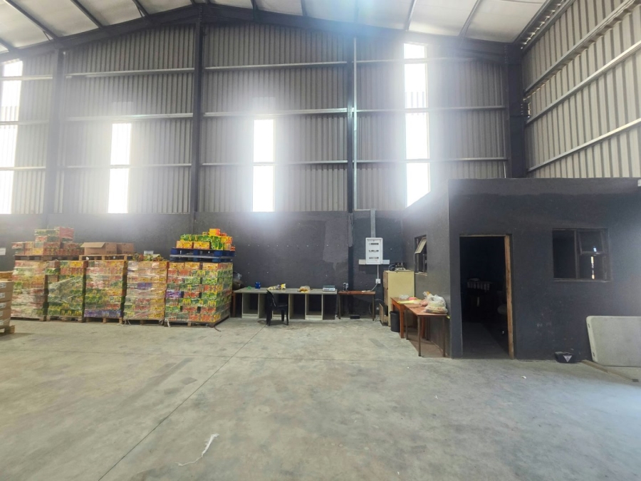 To Let Commercial Property for Rent in Redcliffe KwaZulu-Natal