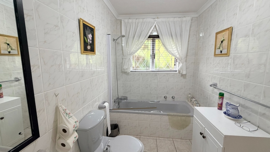 2 Bedroom Property for Sale in Manaba Beach KwaZulu-Natal
