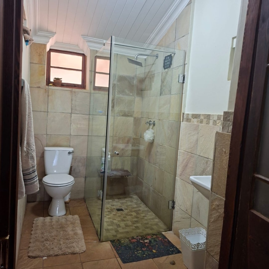 To Let 5 Bedroom Property for Rent in Byrne KwaZulu-Natal