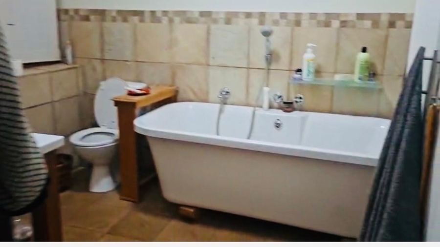 To Let 5 Bedroom Property for Rent in Byrne KwaZulu-Natal