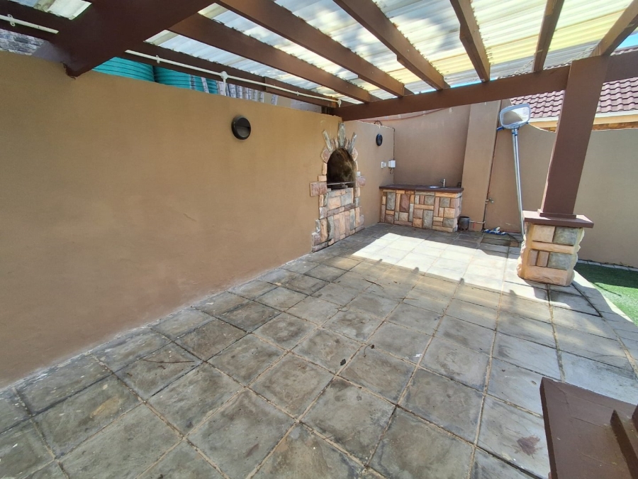 3 Bedroom Property for Sale in Umtentweni KwaZulu-Natal