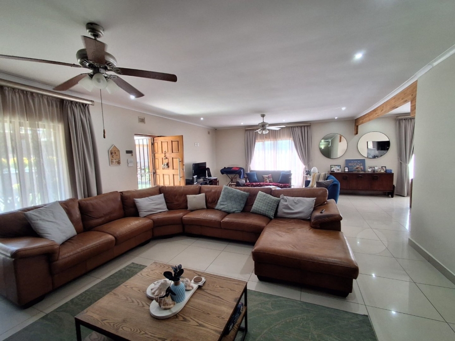 3 Bedroom Property for Sale in Umtentweni KwaZulu-Natal
