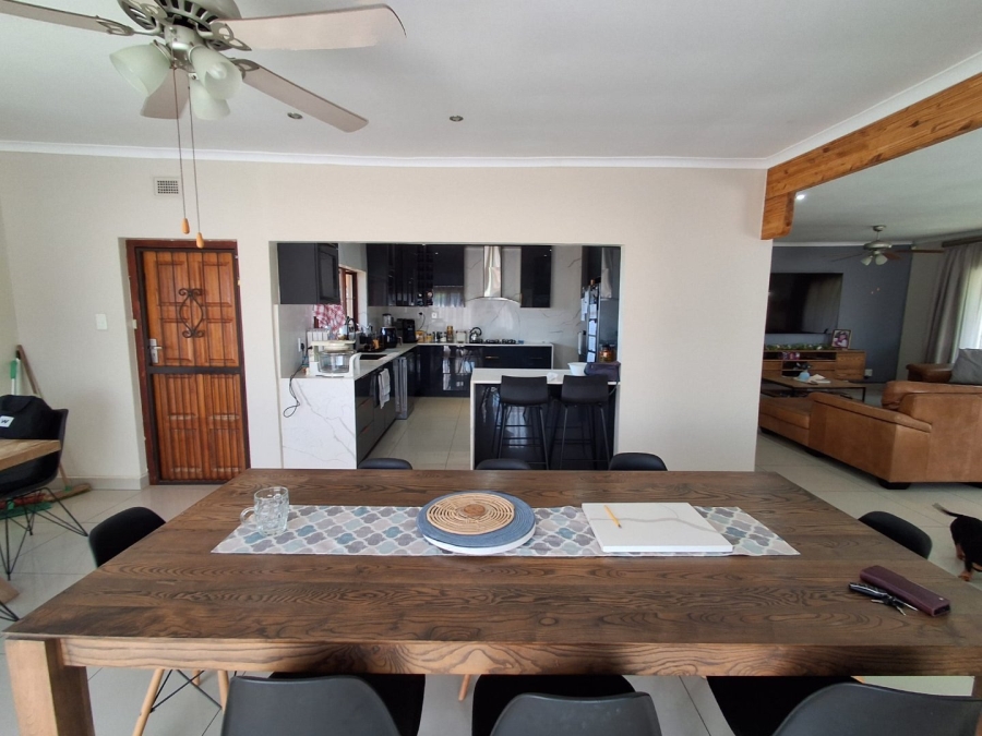 3 Bedroom Property for Sale in Umtentweni KwaZulu-Natal