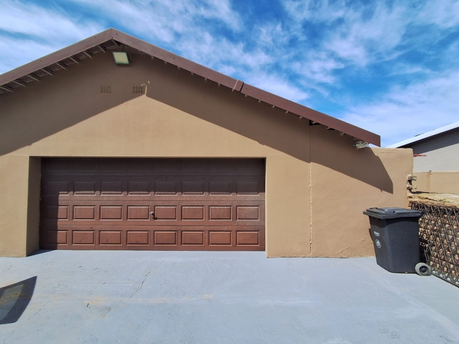 3 Bedroom Property for Sale in Umtentweni KwaZulu-Natal