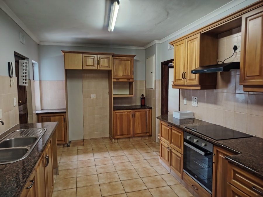 To Let 4 Bedroom Property for Rent in Kloof KwaZulu-Natal