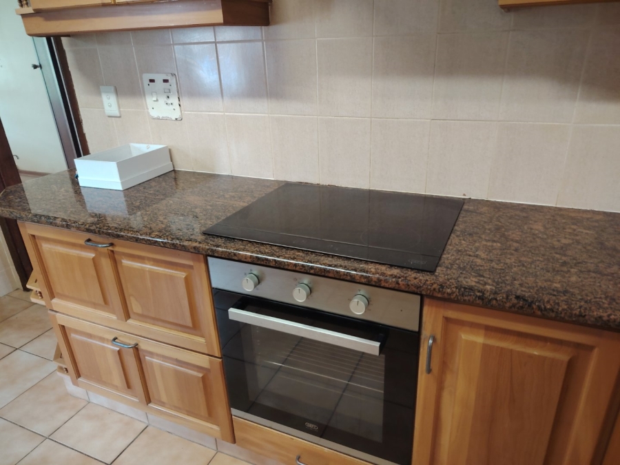 To Let 4 Bedroom Property for Rent in Kloof KwaZulu-Natal