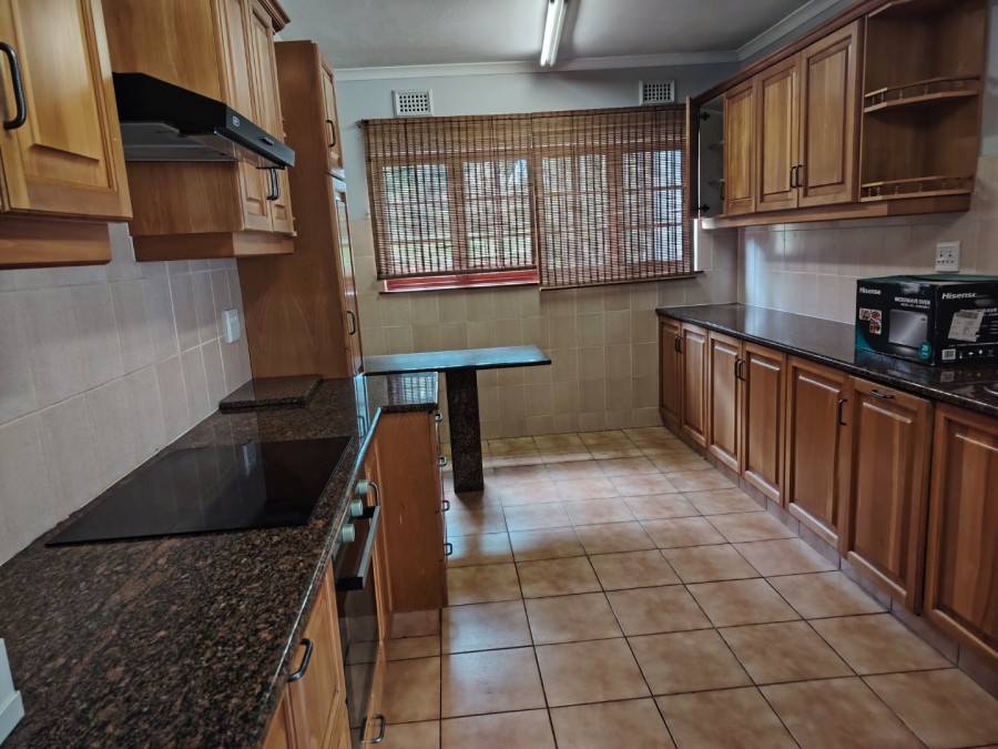 To Let 4 Bedroom Property for Rent in Kloof KwaZulu-Natal