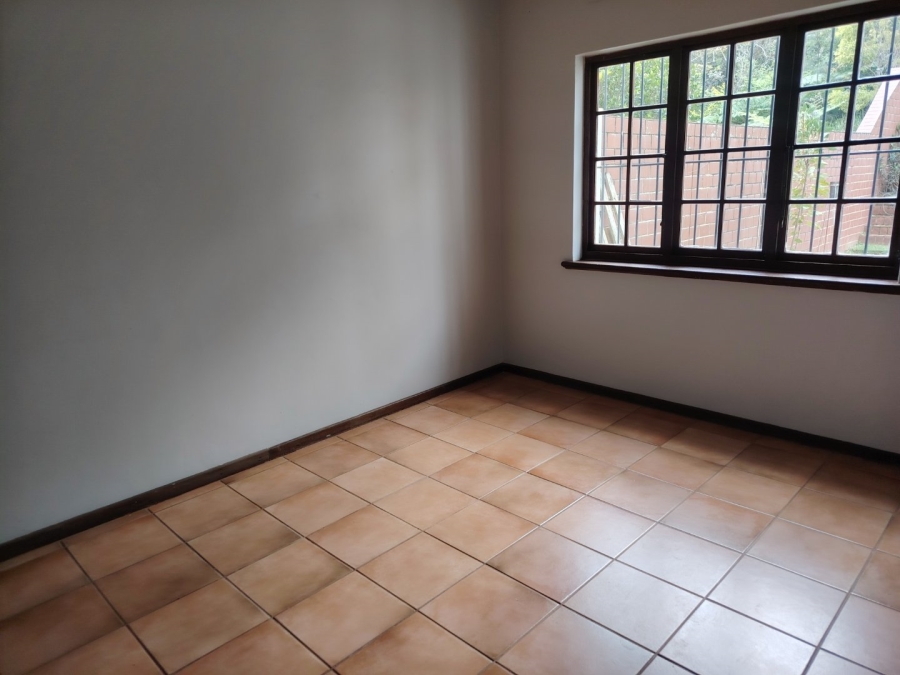To Let 4 Bedroom Property for Rent in Kloof KwaZulu-Natal