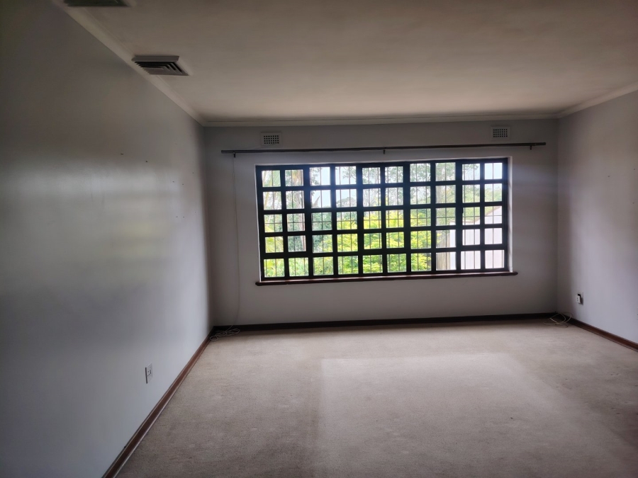 To Let 4 Bedroom Property for Rent in Kloof KwaZulu-Natal