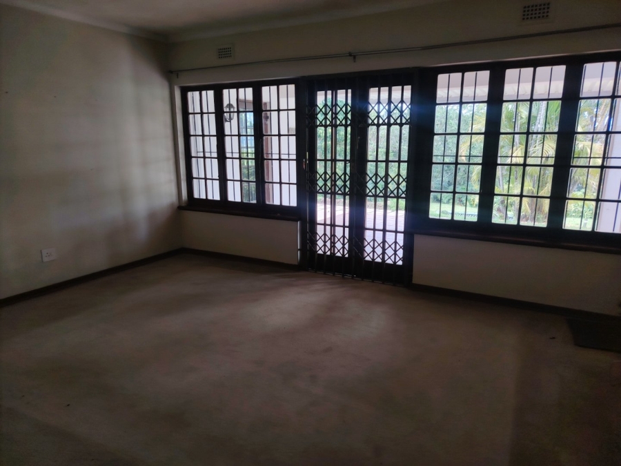 To Let 4 Bedroom Property for Rent in Kloof KwaZulu-Natal