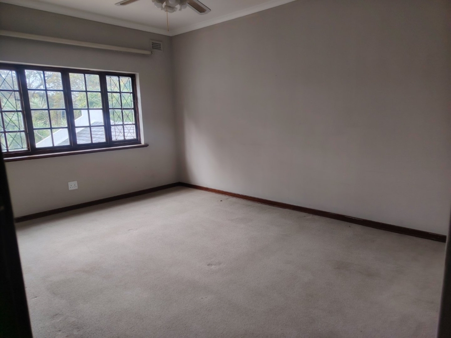 To Let 4 Bedroom Property for Rent in Kloof KwaZulu-Natal