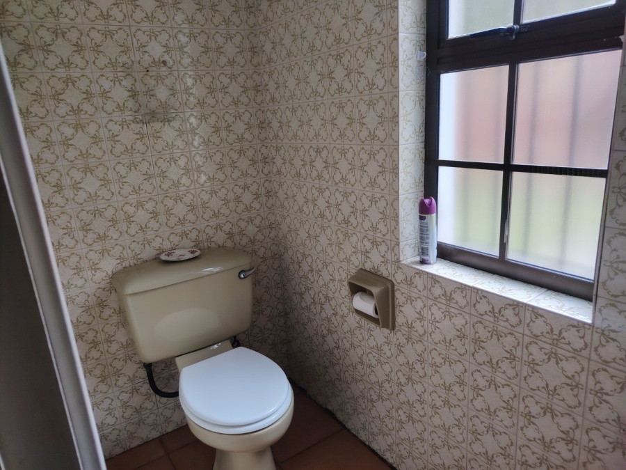 To Let 4 Bedroom Property for Rent in Kloof KwaZulu-Natal