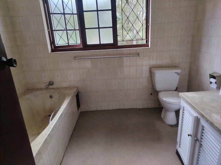 To Let 4 Bedroom Property for Rent in Kloof KwaZulu-Natal