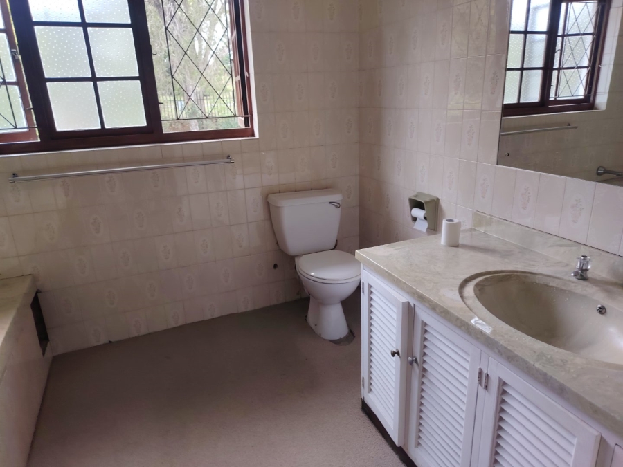 To Let 4 Bedroom Property for Rent in Kloof KwaZulu-Natal