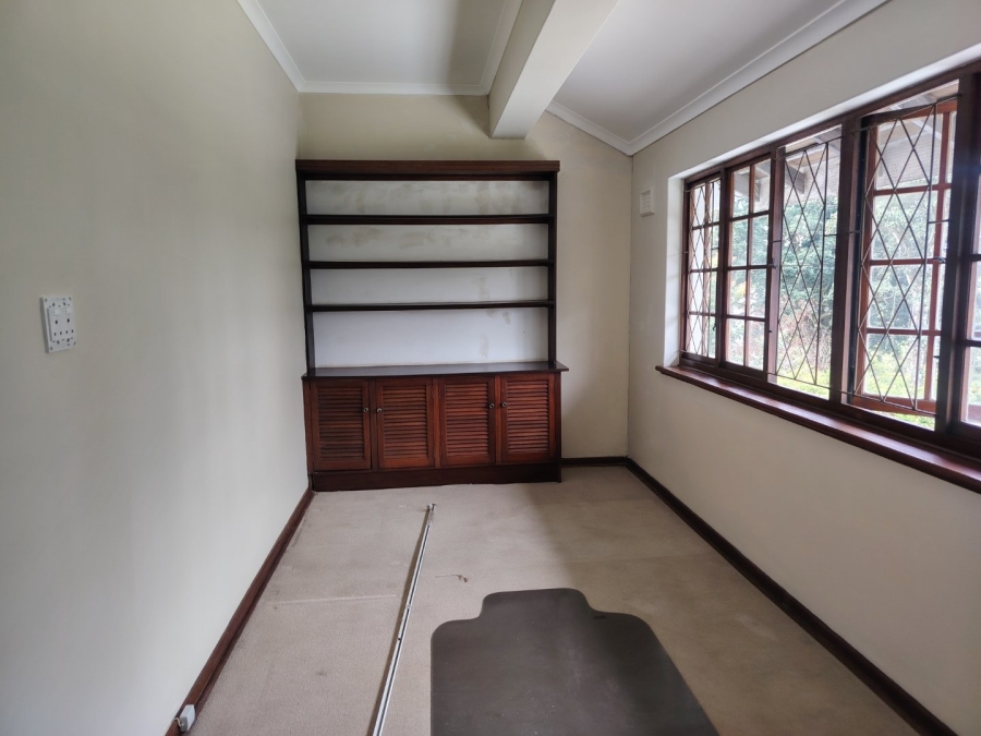 To Let 4 Bedroom Property for Rent in Kloof KwaZulu-Natal