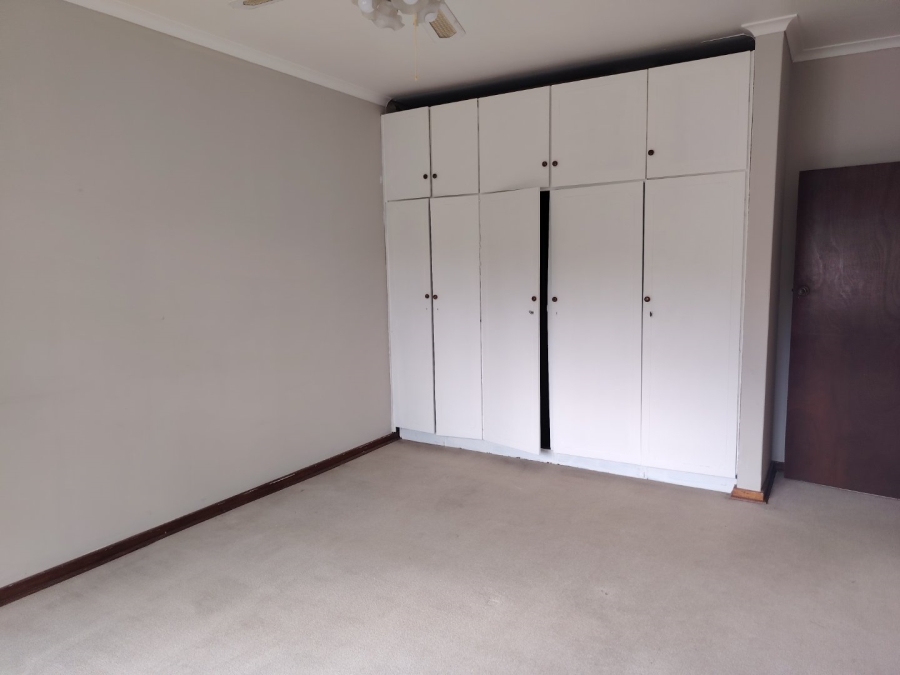 To Let 4 Bedroom Property for Rent in Kloof KwaZulu-Natal
