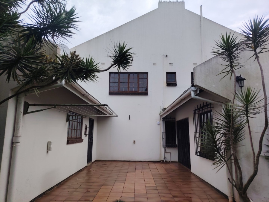 To Let 4 Bedroom Property for Rent in Kloof KwaZulu-Natal