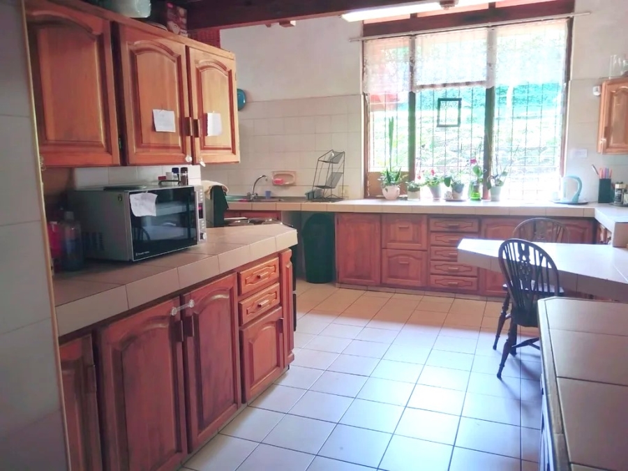 To Let 4 Bedroom Property for Rent in Kloof KwaZulu-Natal