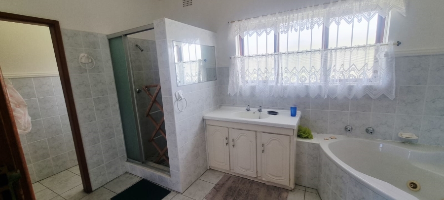 4 Bedroom Property for Sale in Uvongo KwaZulu-Natal