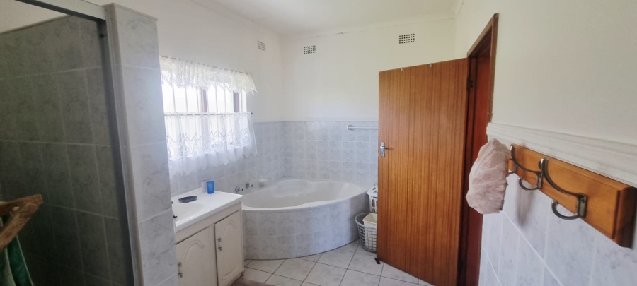 4 Bedroom Property for Sale in Uvongo KwaZulu-Natal