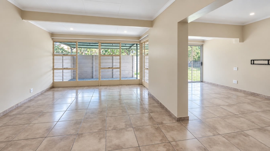 4 Bedroom Property for Sale in Schuinshoogte KwaZulu-Natal