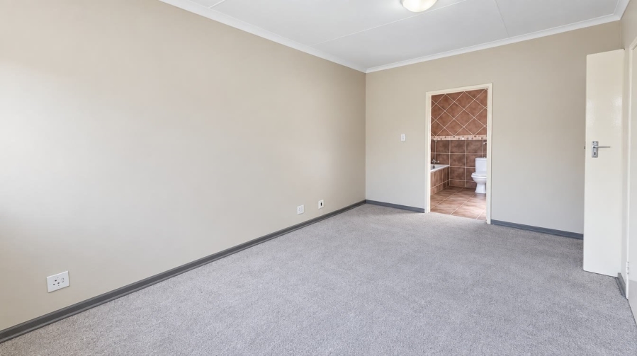 4 Bedroom Property for Sale in Schuinshoogte KwaZulu-Natal