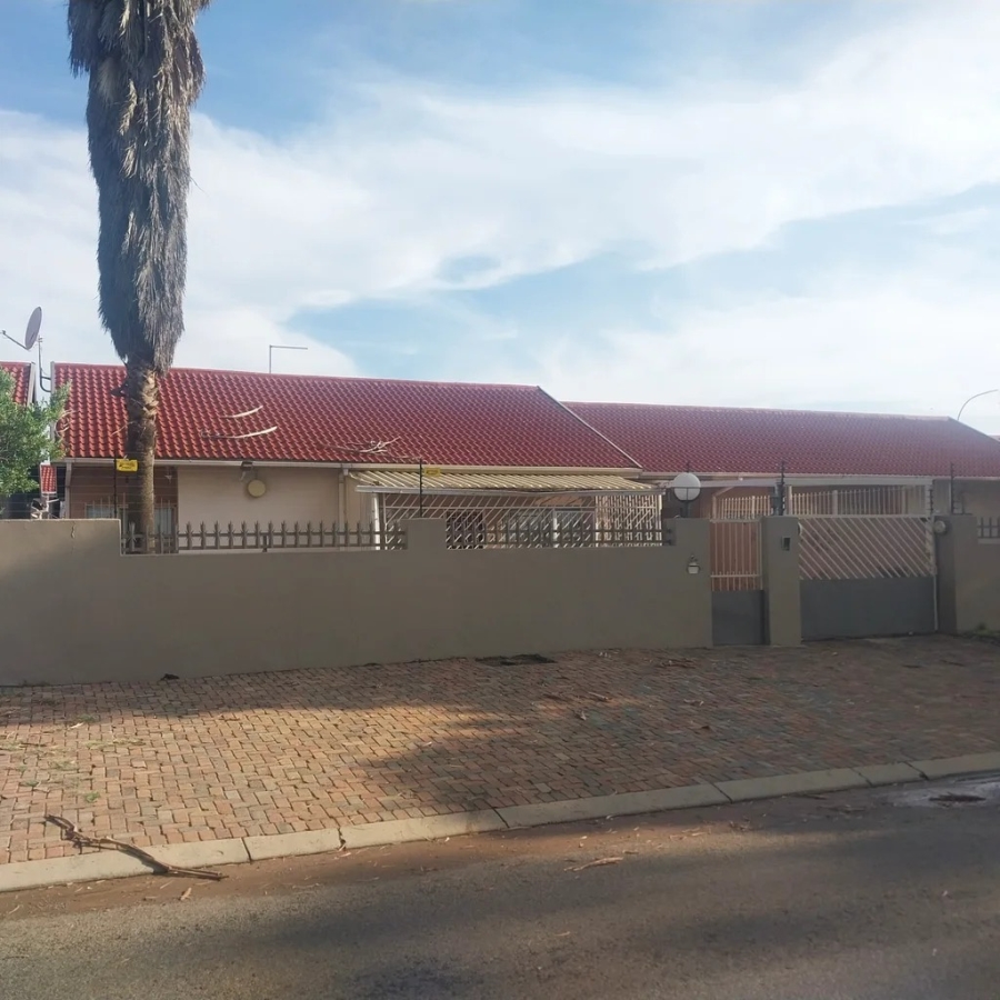 4 Bedroom Property for Sale in Bombay Heights KwaZulu-Natal