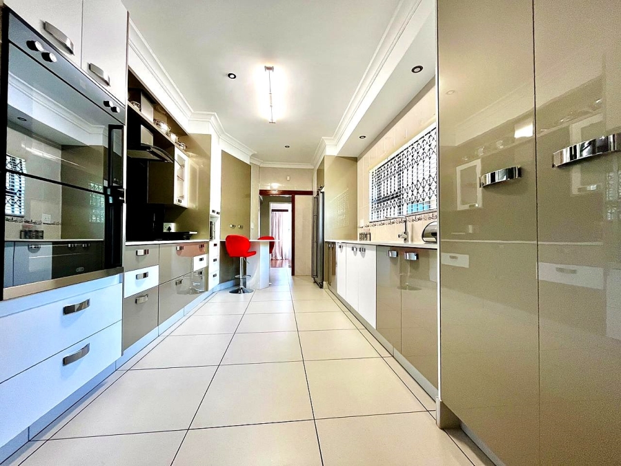 5 Bedroom Property for Sale in Signal Hill KwaZulu-Natal