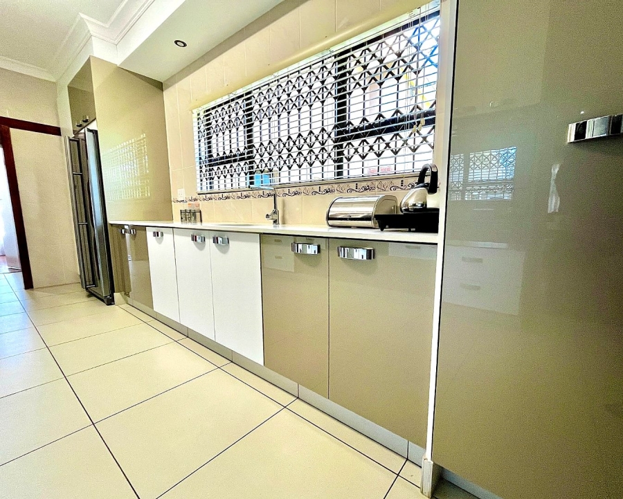5 Bedroom Property for Sale in Signal Hill KwaZulu-Natal