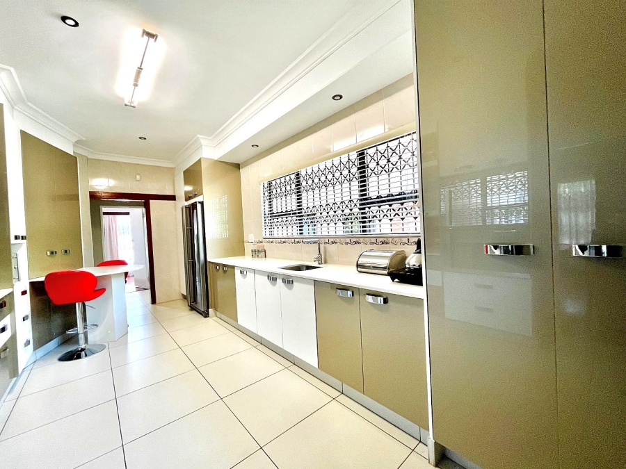 5 Bedroom Property for Sale in Signal Hill KwaZulu-Natal