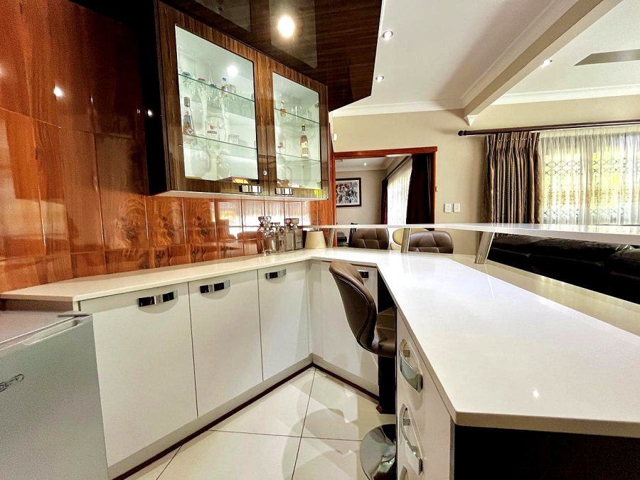 5 Bedroom Property for Sale in Signal Hill KwaZulu-Natal