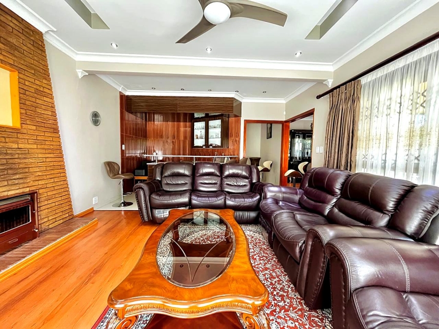 5 Bedroom Property for Sale in Signal Hill KwaZulu-Natal