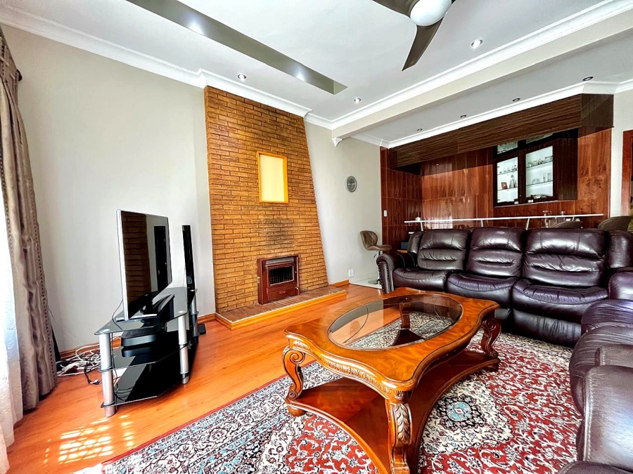 5 Bedroom Property for Sale in Signal Hill KwaZulu-Natal