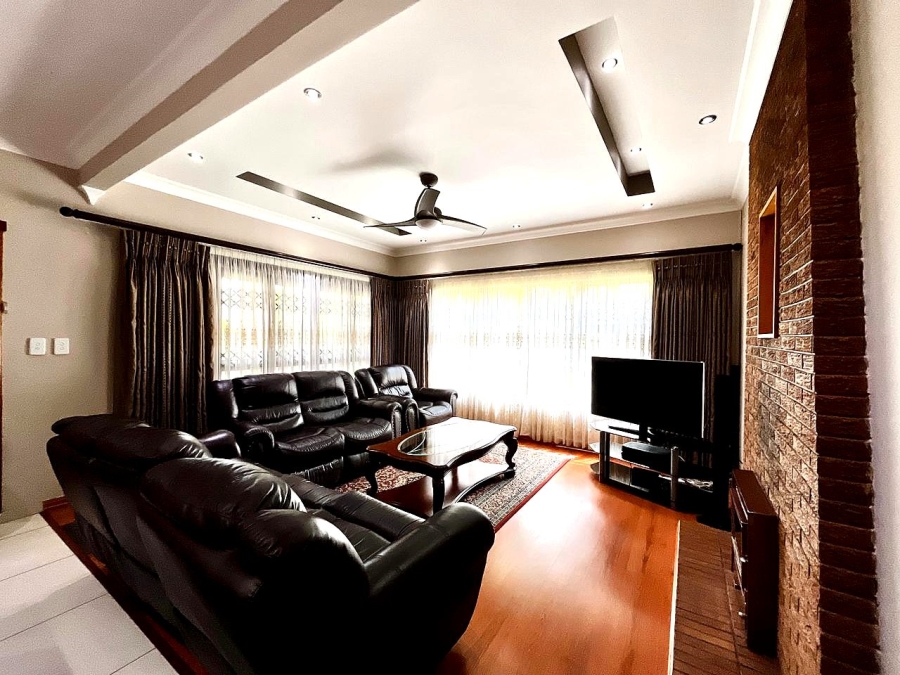 5 Bedroom Property for Sale in Signal Hill KwaZulu-Natal