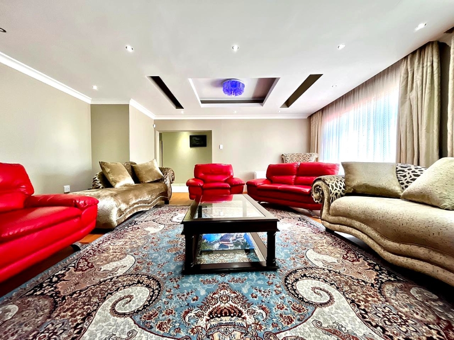 5 Bedroom Property for Sale in Signal Hill KwaZulu-Natal