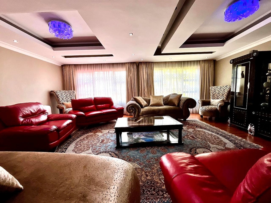 5 Bedroom Property for Sale in Signal Hill KwaZulu-Natal