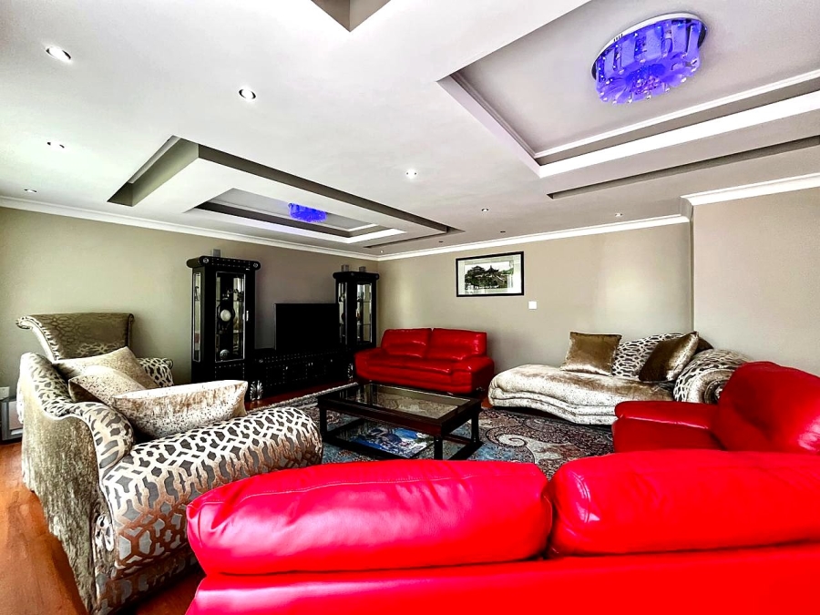 5 Bedroom Property for Sale in Signal Hill KwaZulu-Natal