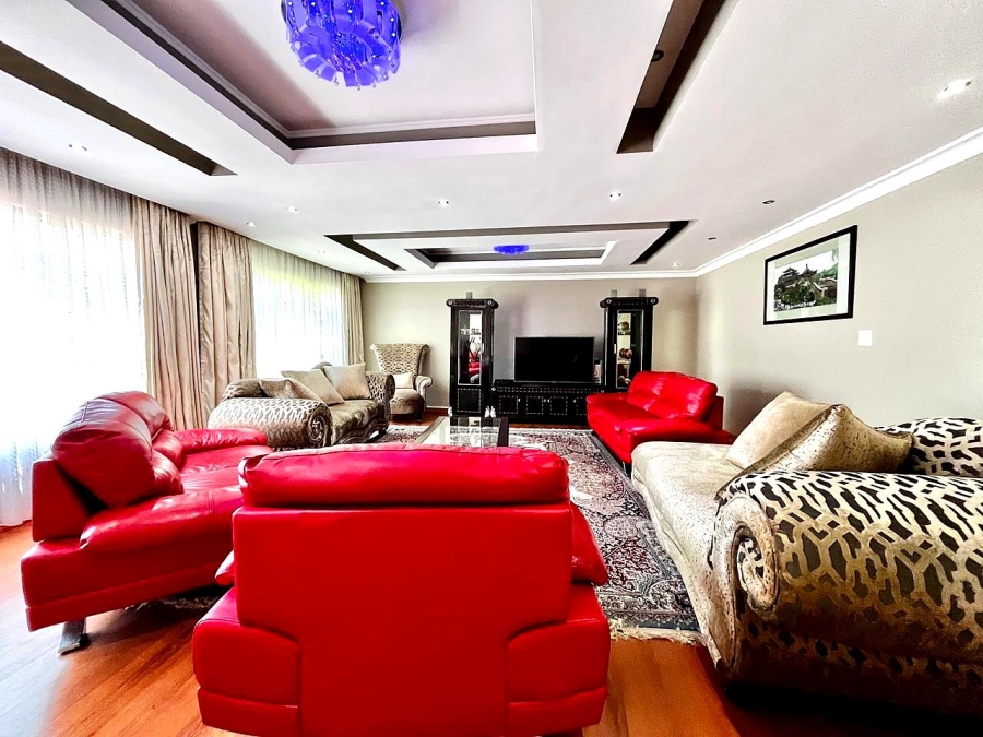 5 Bedroom Property for Sale in Signal Hill KwaZulu-Natal
