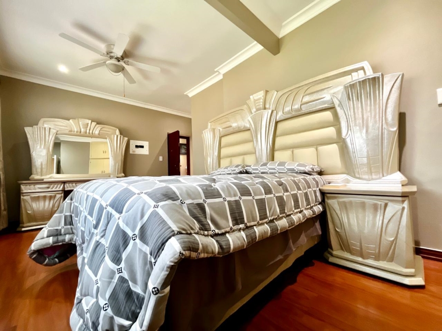5 Bedroom Property for Sale in Signal Hill KwaZulu-Natal