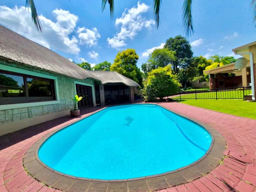 5 Bedroom Property for Sale in Signal Hill KwaZulu-Natal